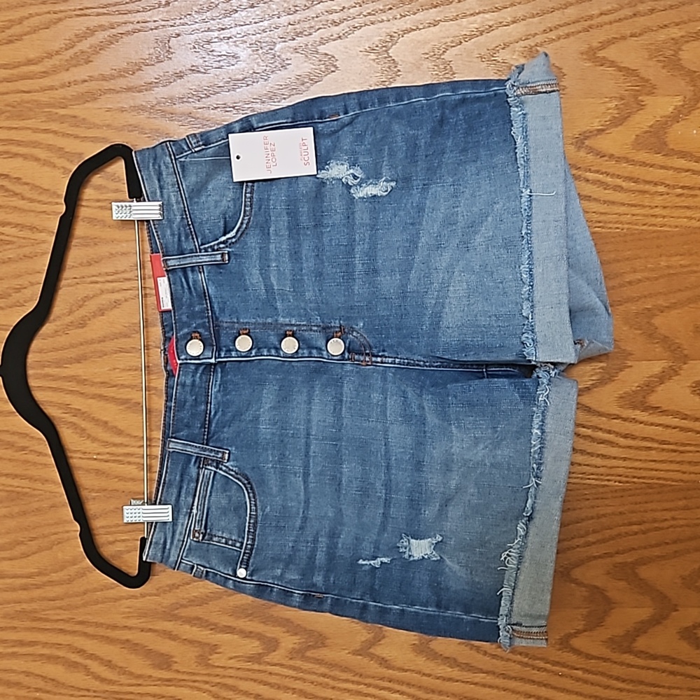 NWT Curvy High-Rise Shorts
